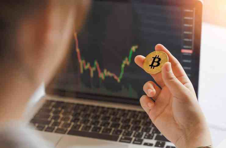 Bitcoin analýza – triangel sa uzavrel poklesom. Cena potrebuje minimum nad 33 000 $