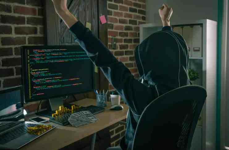 Populárny bývalý hacker tvrdí, že má 7 miliárd dolárov v BTC