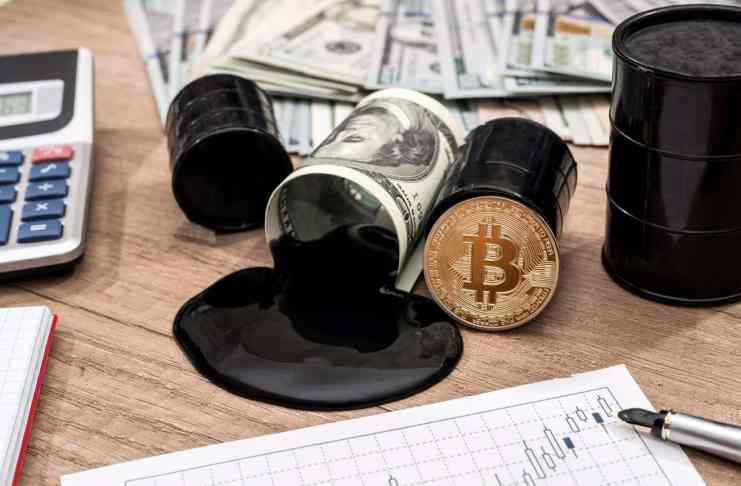 Môže Bitcoin vďaka vysokej cene ropy rovnako rásť? Podľa tejto analýzy áno