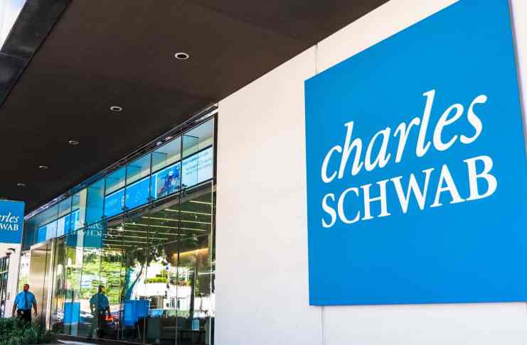 Charles Schwab vstupuje do sveta kryptomien – spúšťa nový kryptomenový ETF!