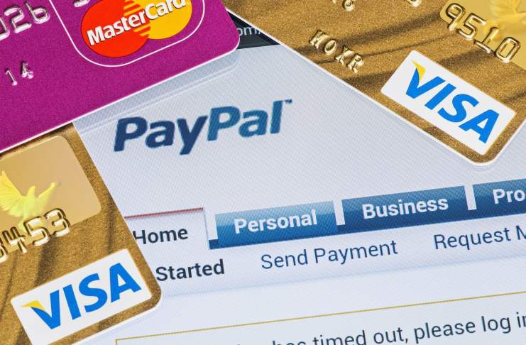 Väčšia rana ako koniec SWIFTU – Mastercard, Visa a Paypal pozastavujú činnosť v Rusku