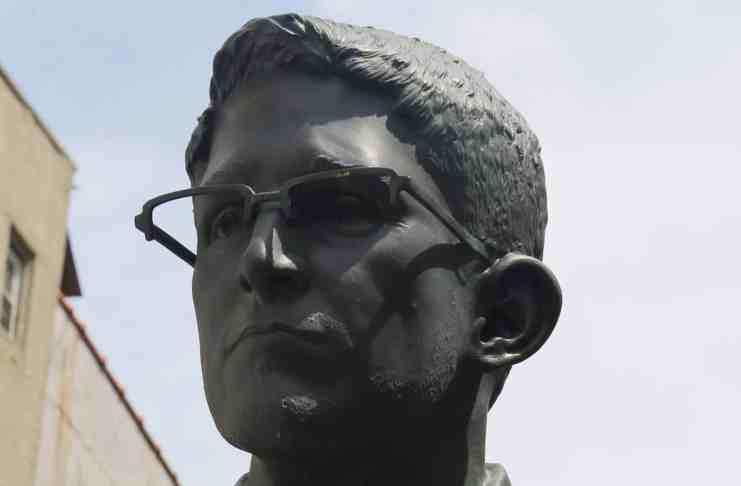 Edward Snowden: kryptomeny sú pre vlády hrozba