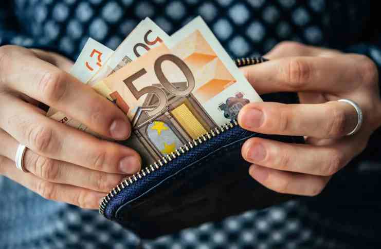 Ktoré aktívum spadlo najviac – zlato, akcie alebo Bitcoin? Oplatí sa držať hotovosť?