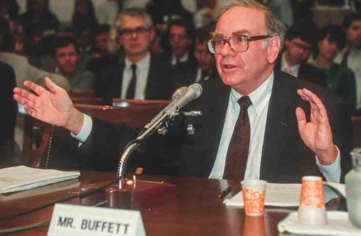 Warren Buffett a Charlie Munger kritizujú kryptomeny: “Sú to hlúpe a bezcenné aktíva!”