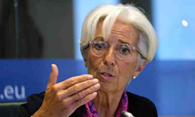 ECB budúci mesiac zvýši úrokovú sadzbu, euro aj akcie klesajú