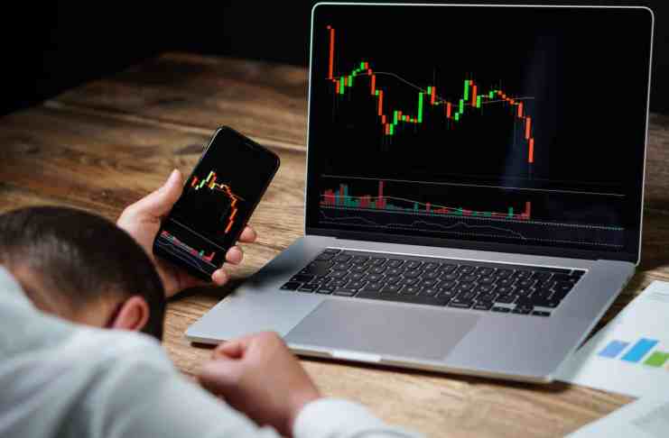 Guvernér Bank of England: „Buďte pripravení, že vďaka kryptomenám prídete o všetky svoje peniaze!“