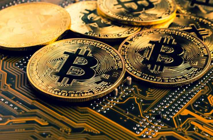 Ťažiari BTC sa hromadne zbavujú svojich podielov – negatívny signál pre Bitcoin?