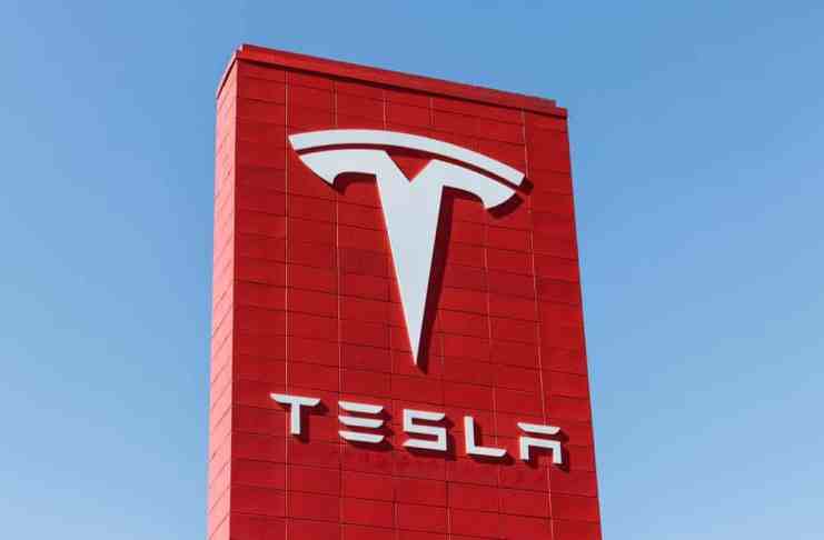 Tesla prepúšťa: čakajú jej akcie ťažké časy?