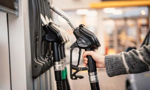 Dobrá správa pre motoristov – benzín aj nafta opäť zlacneli, ropa by nemala ďalej stúpať