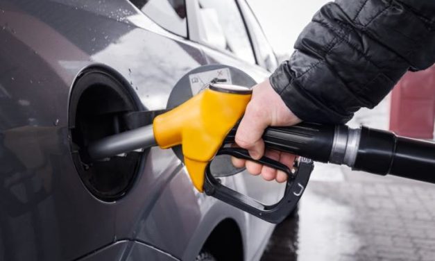 Dobrá správa pre motoristov – benzín aj nafta zlacneli