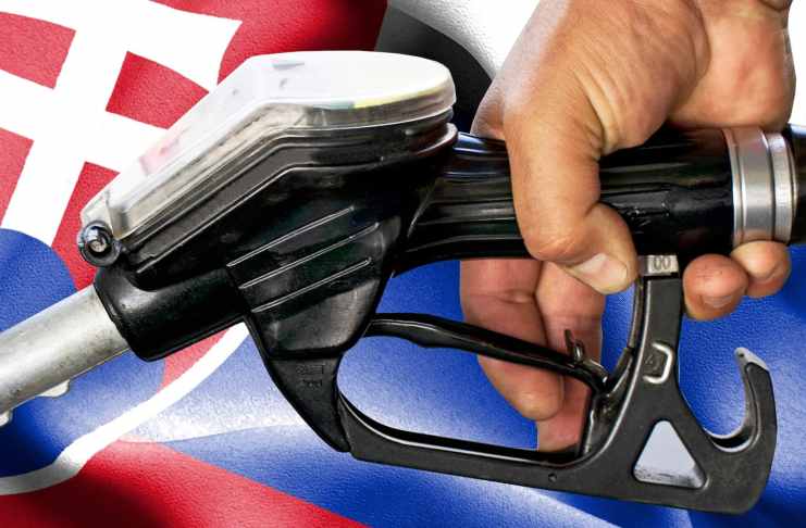 Slováci sa dočkali, cena benzínu a nafty opäť klesla, bude tento trend pokračovať?