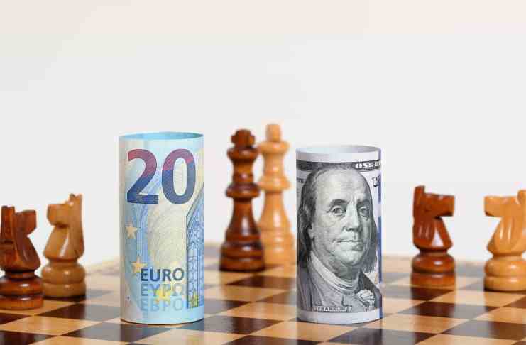 Euro v porovnaní s dolárom posilnilo, čaká nás dôležitá udalosť