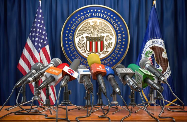 FED požaduje urýchliť reguláciu kryptomien