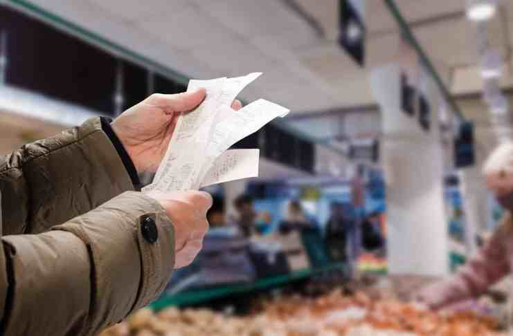 Vysoká inflácia nás ženie do veľkej chudoby, niektoré domácnosti si priplatia aj o 25 % viac