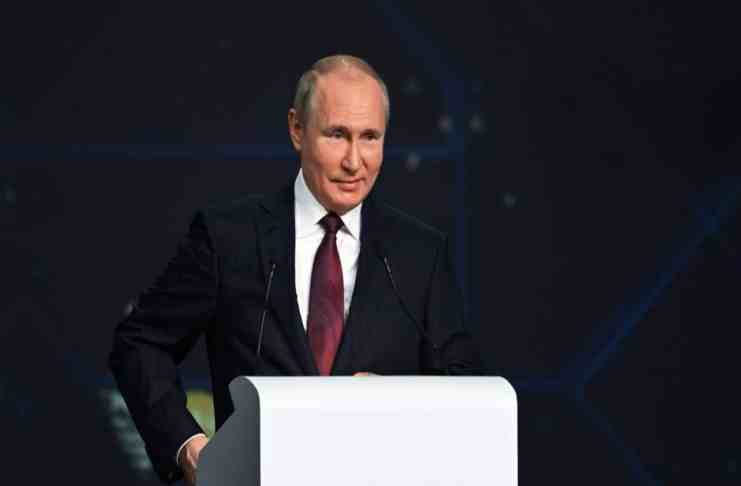 Putin podpísal zákon zakazujúci digitálne platby v Rusku