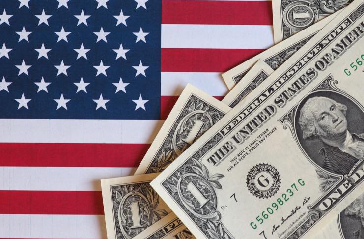 Silný americký dolár ohrozuje v čase recesie svetovú ekonomiku
