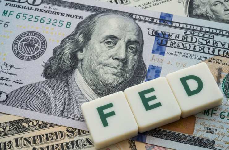 Peter Schiff: „Trhy stále fungujú na základe falošnej dôvery vo FED!“