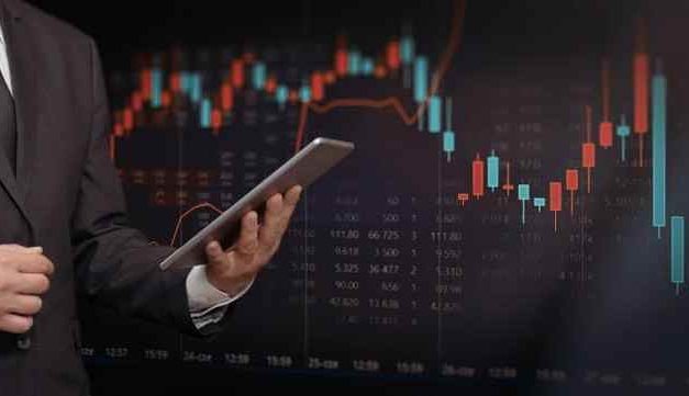 5 známych finančných analytikov predpovedá najbližší vývoj na trhoch. Nie je to nič pozitívne