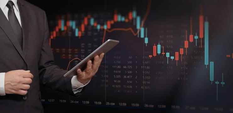 5 známych finančných analytikov predpovedá najbližší vývoj na trhoch. Nie je to nič pozitívne