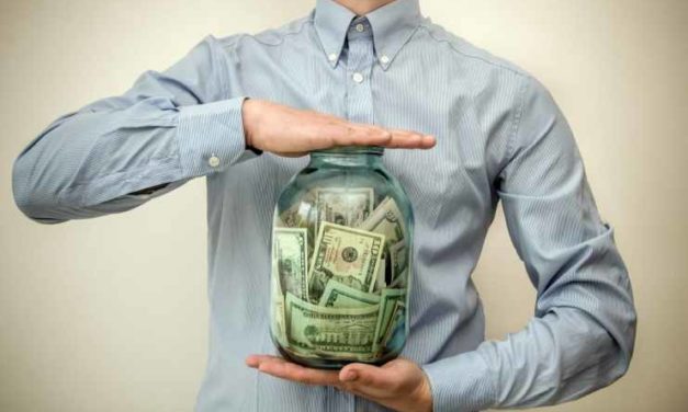 3 rady finančného experta, ako ušetriť viac peňazí v ťažkých časoch