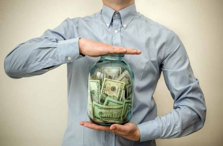 3 rady finančného experta, ako ušetriť viac peňazí v ťažkých časoch