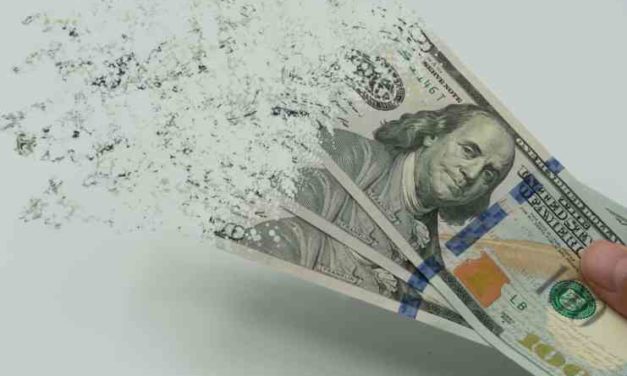 Peniaze, ktoré používame, sú podvod, tvrdí dlhoročný burzový expert