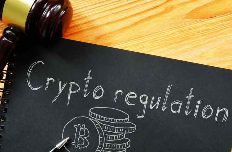 Svet kryptomien stále čaká na regulácie, aké scenáre môžu nastať?
