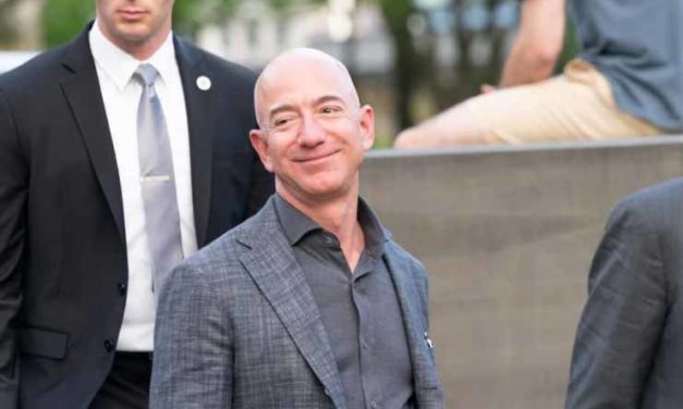 Miliardár Jeff Bezos varuje pred recesiou, na toto sa majú ľudia pripraviť!