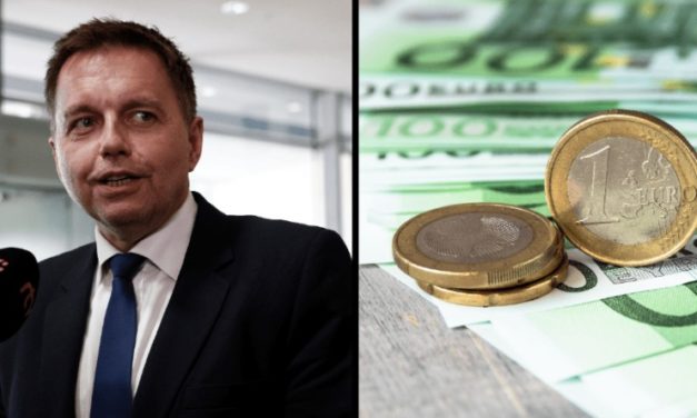 Slovensko si dláždi grécku cestu zadlžovania, varuje guvernér NBS