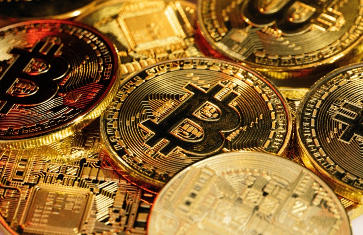 Kryptomeny zažívajú poklesy, zatiaľ čo token BTC20 prudko rastie