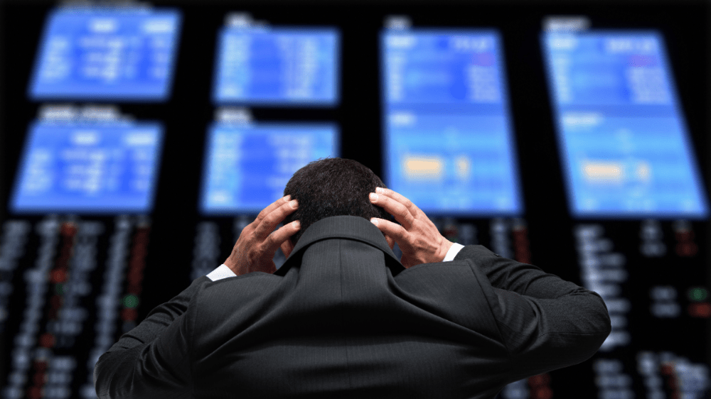 Wall Street prežil najhorší týždeň za posledný polrok. Prečo akcie strmo padajú?