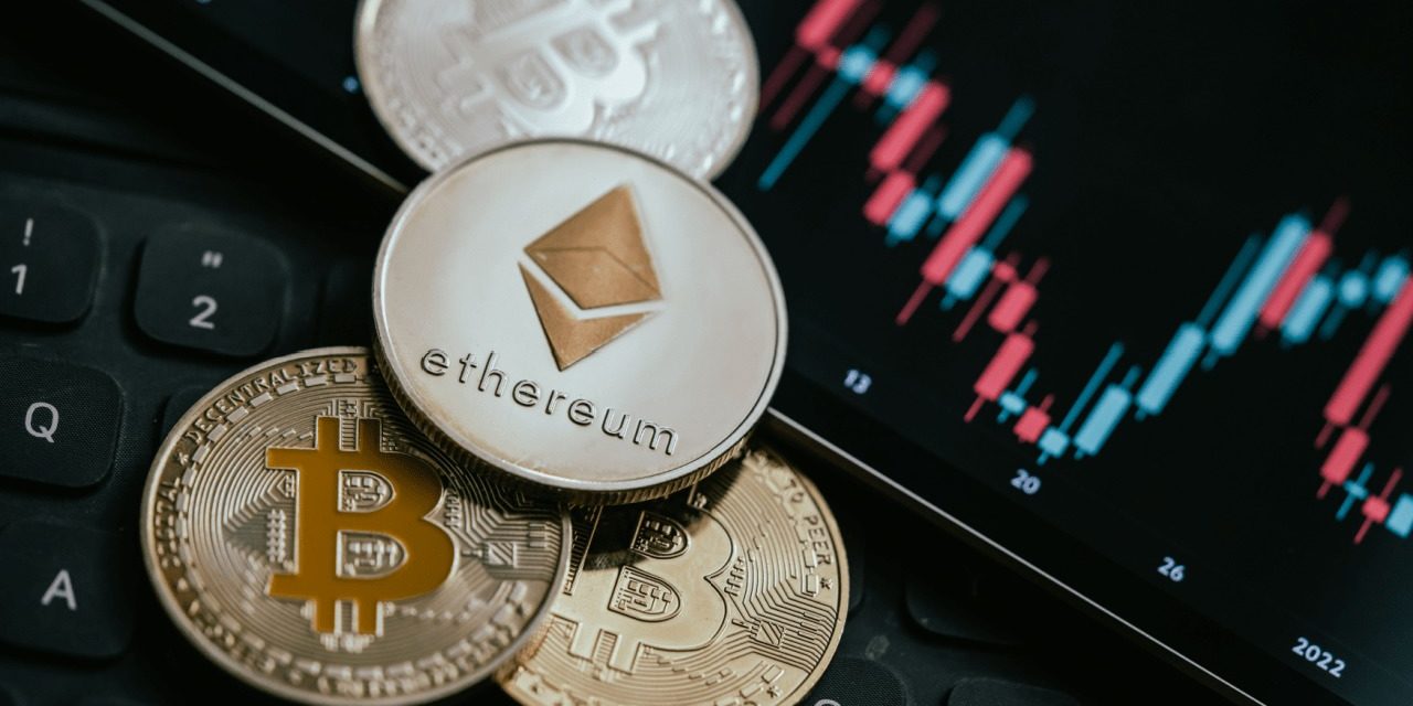 Analýza cien kryptomien na september – bitcoin, ethereum a XRP