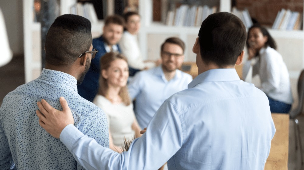 Imigranti zapĺňajú pracovné miesta na Slovensku. Našinci musia utekať za hranice