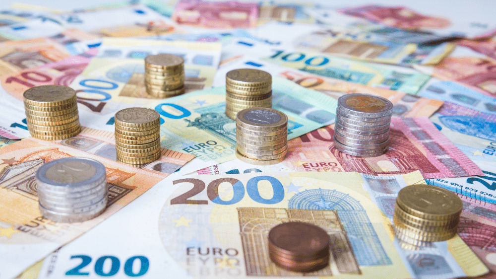 Slováci budú platiť vyššie dane. Mestá a obce sú v najhoršom stave od vzniku Slovenska