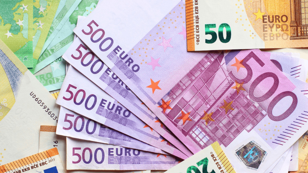 Slováci môžu získať nový finančný príspevok. Štát domácnostiam ponúka tisíce eur