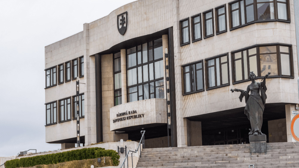 Vláda schválila návrh rozpočtu. Pre Slovensko znamená katastrofu