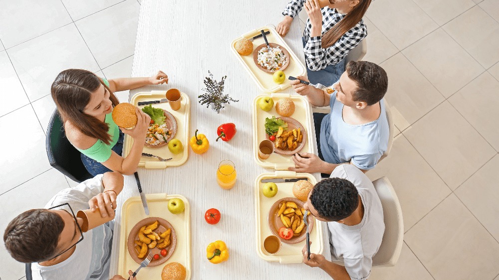 Sumy stravného sa zvýšili už tretíkrát: Slováci dostanú takmer 6-eurové poukážky