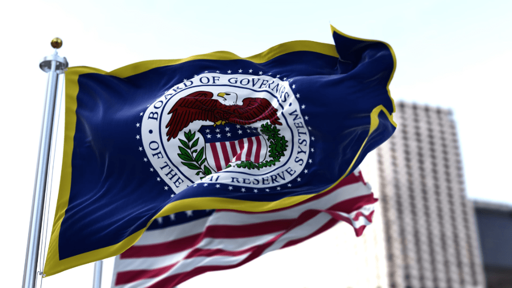 Americká centrálna banka rozhodla o úrokových sadzbách. Infláciu ešte neporazila