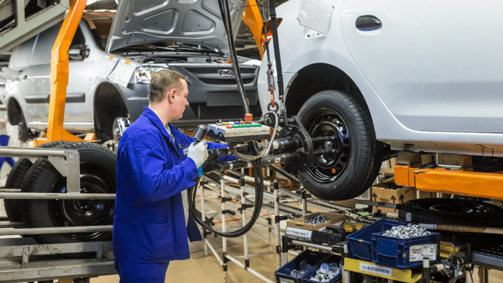 Veľké prepúšťanie v automobilovom priemysle. O prácu prídu tisícky zamestnancov