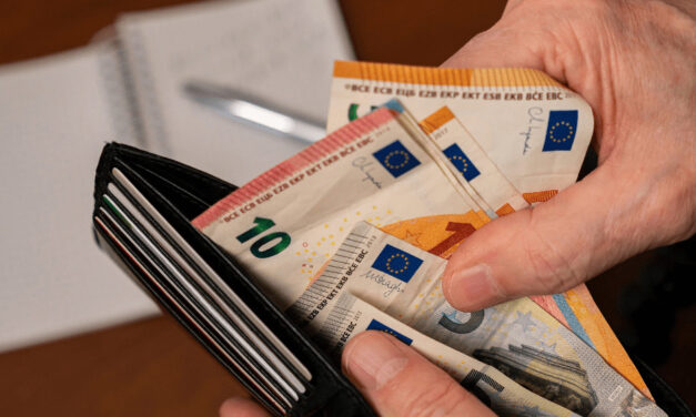 Vieme, o koľko eur si Slováci prilepšia. Čistá minimálna mzda sa v januári 2024 zmení