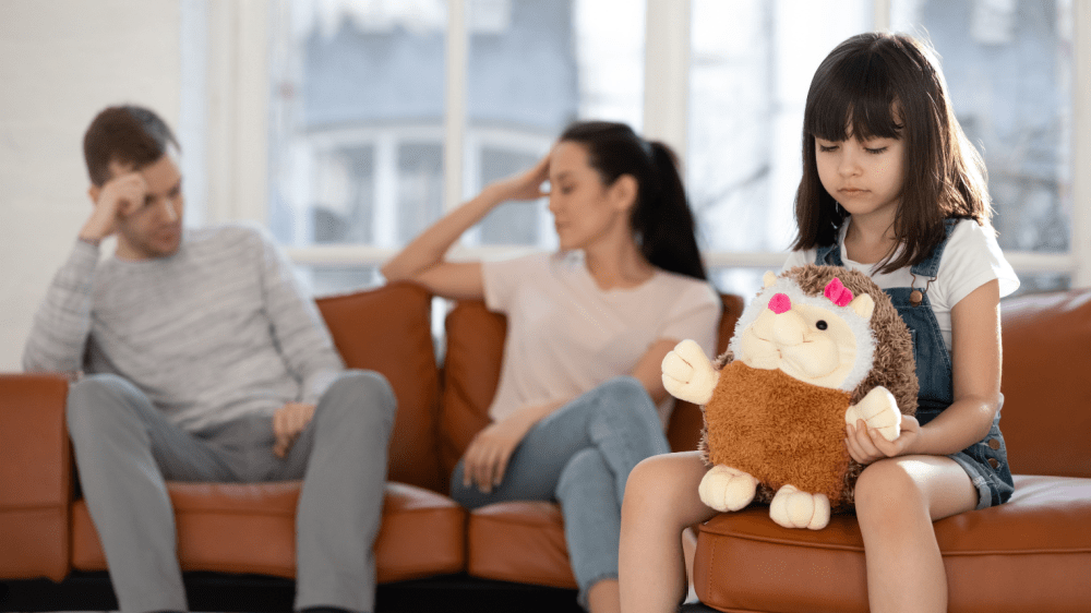 Pribúdajú tisícky detí v hmotnej núdzi. Slováci bojujú s nízkym príjmami