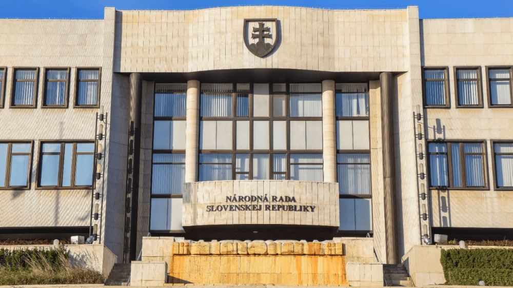 Vláda oficiálne oznámila, ktoré dane na Slovensku zvýši