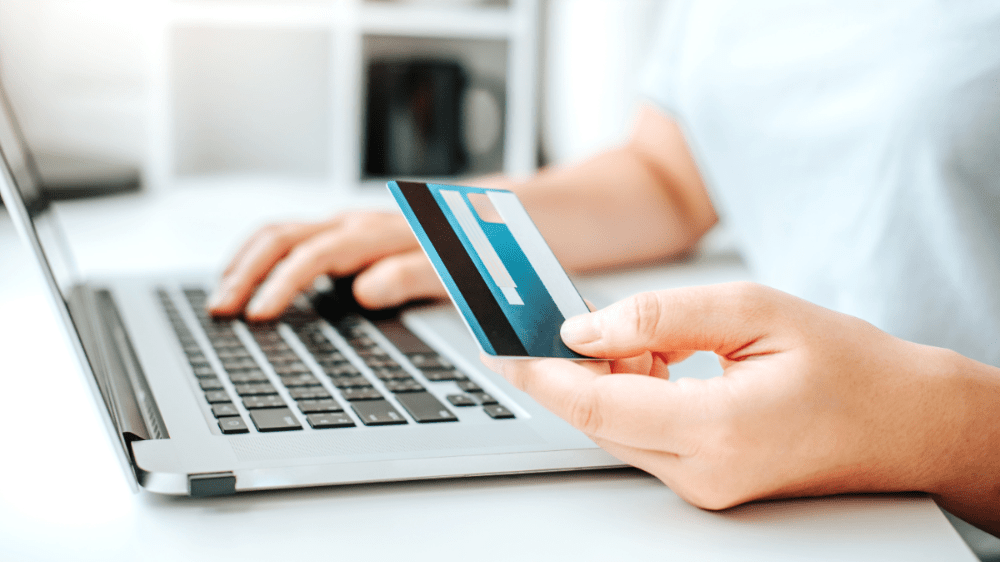 Veľký prehľad: Kedy zrealizovať platby, aby ich príjemca obdržal ešte tento rok?