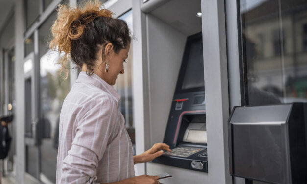 Slováci, pozor. Jedna z najväčších slovenských bánk plánuje odstávku online služieb