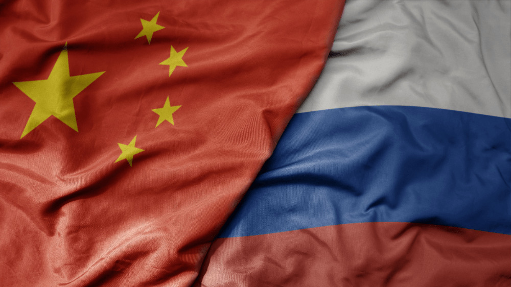Čína obchádza západné sankcie. Rusko jej dodalo rekordné množstvo ropy