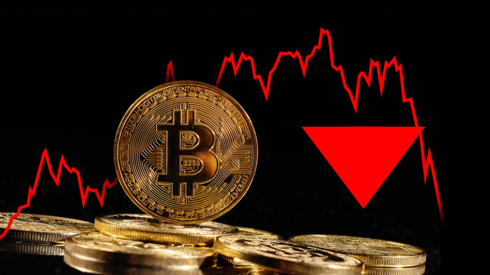 Cena Bitcoinu od spustenia obchodovania s ETF fondmi klesá. Kam sa oplatí investovať?