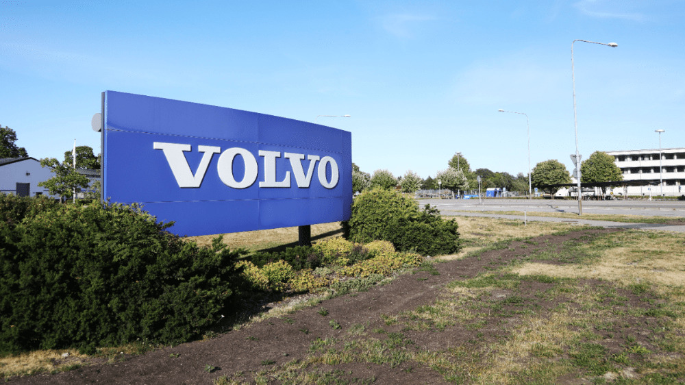 Volvo vytvorí tisícky nových miest. Zamestnať chcú prevažne Rómov