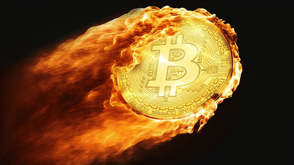Bitcoin totálne vybuchol, jeho cena atakuje nové historické maximum