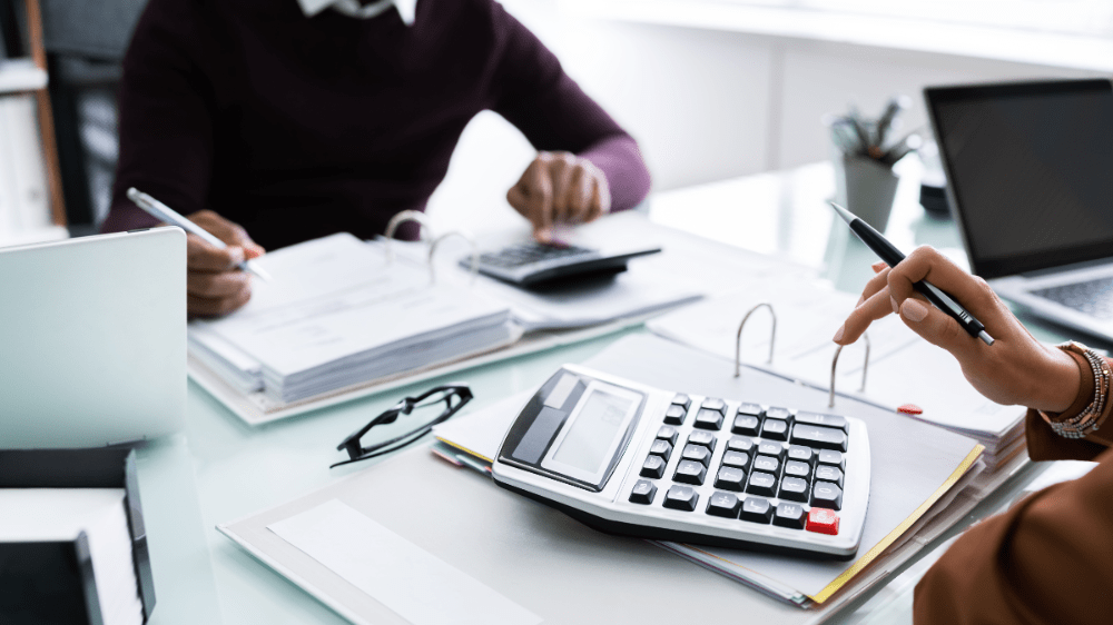 Finančná správa upozorňuje Slovákov. Od apríla sa mení sadzobník poplatkov