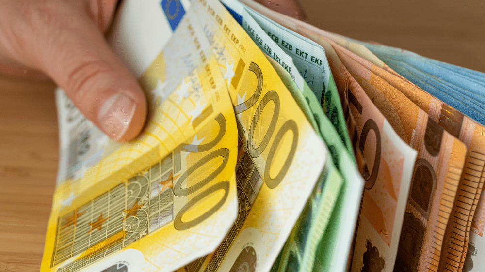 Poslanci varujú. Úspory Slovákov sú v ohrození